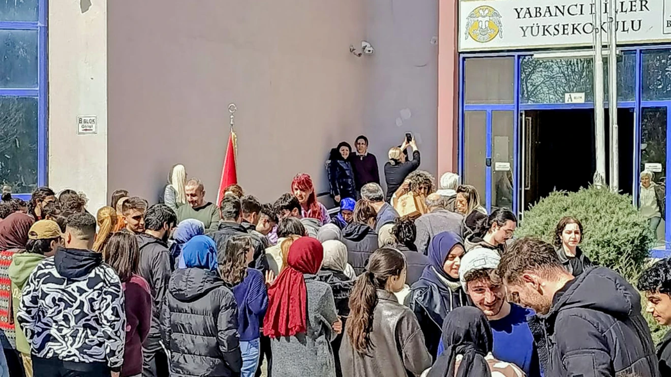 Selçuk Üniversitesinde öğrencilere iftariyelik kumanya dağıtıldı